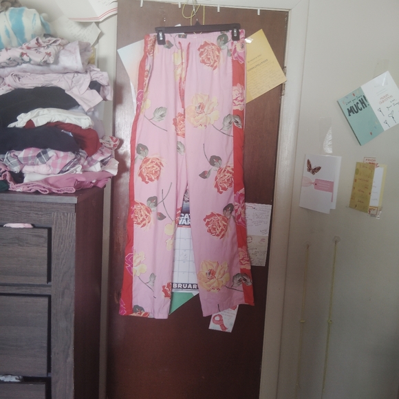 VICTORIA SECRET Sateen Silky Floral Pajama Pants - Medium - Picture 2 of 9